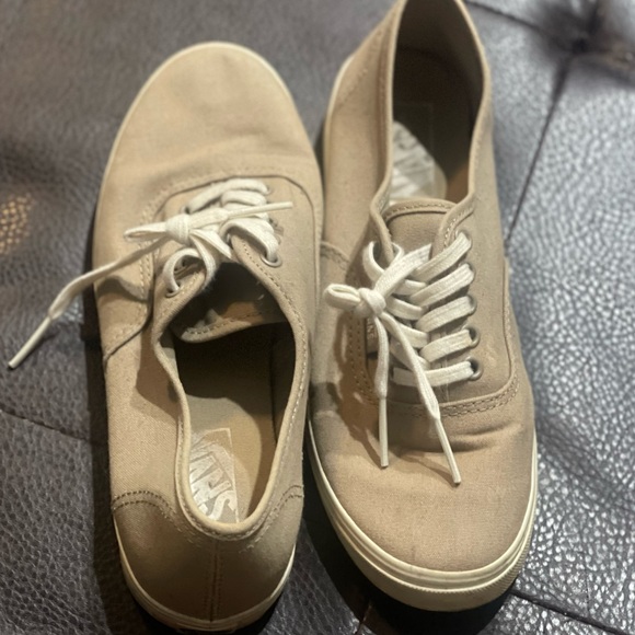 Vans - Picture 2 of 7